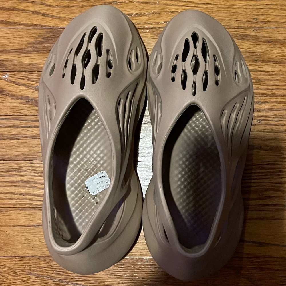 Adidas Yeezy Foam RNNR Mist (Size 7)